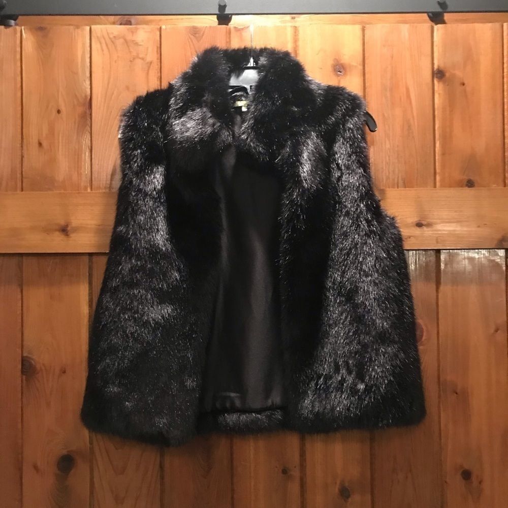 Black Gianni Bini faux fur vest